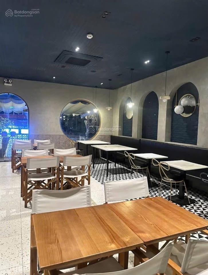 Cho thuê nhà mặt tiền 3 tầng nguyễn khoái, quận 4, kinh doanh ngay, 8x9m, sàn trống, 55 triệu/tháng