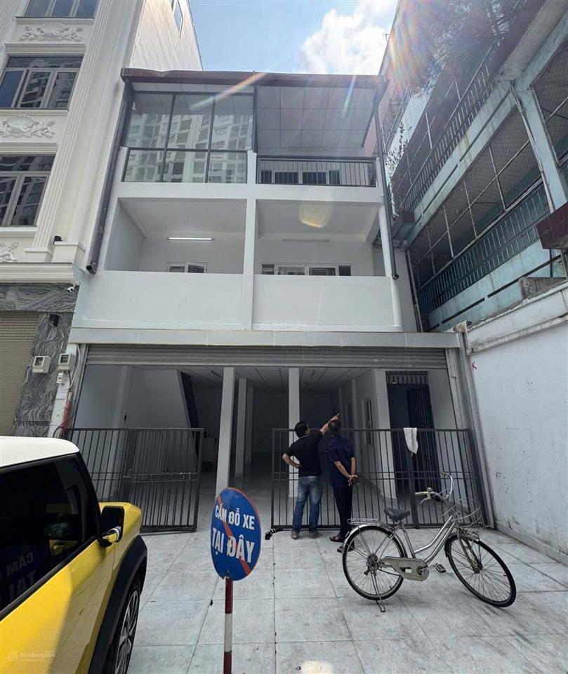 Cho thuê nhà mặt tiền 3 tầng nguyễn khoái, quận 4, kinh doanh ngay, 8x9m, sàn trống, 55 triệu/tháng