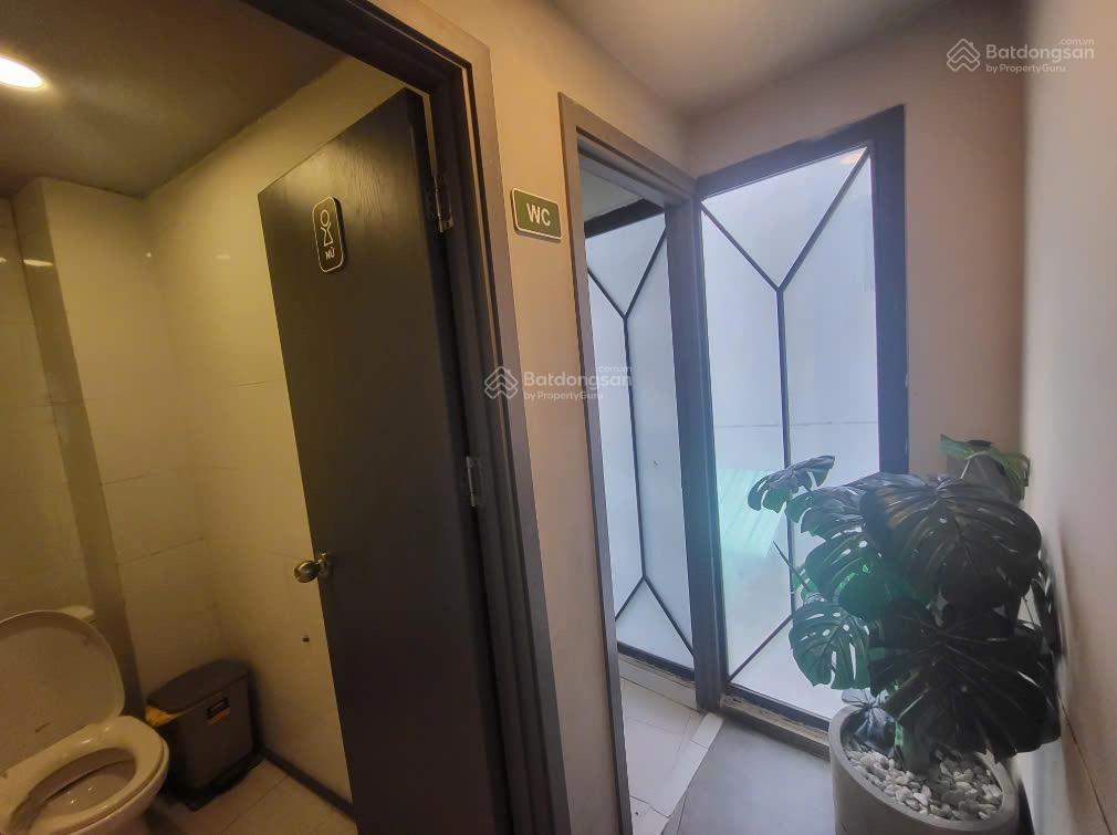 Cho thuê nhà 3 tầng mặt tiền lạc long quân quận 11 , 6x12 , sử dụng 220m2 sàn,kinh doanh ngay