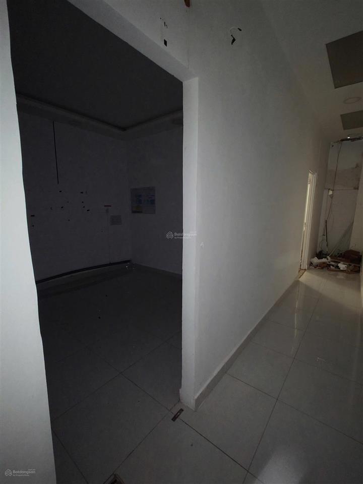 Cho thuê nhà 3 tầng  mặt tiền trần quốc thảo quận 3 , sử dụng  300m2 , kinh doanh ngay