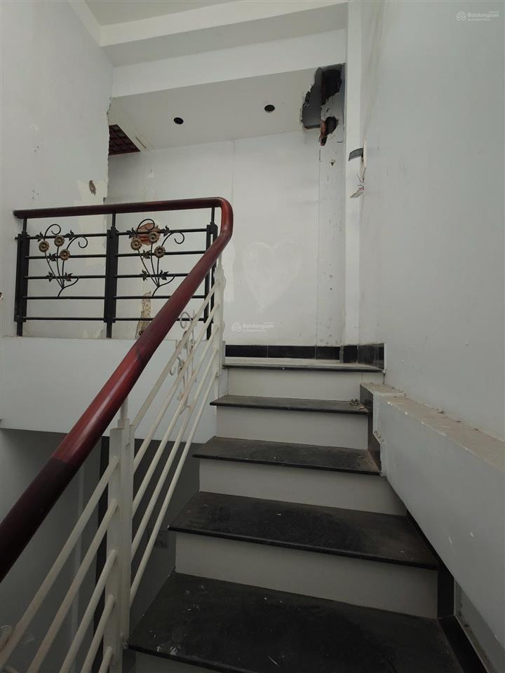 Cho thuê nhà 3 tầng  mặt tiền trần quốc thảo quận 3 , sử dụng  300m2 , kinh doanh ngay