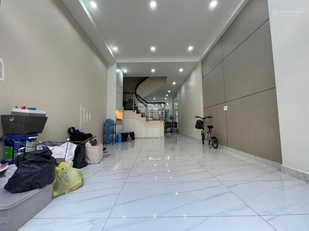 Cho thuê nhà thành thái, quận 10, trệt 3 lầu, 4 phòng, 6 wc, hẻm xe hơi