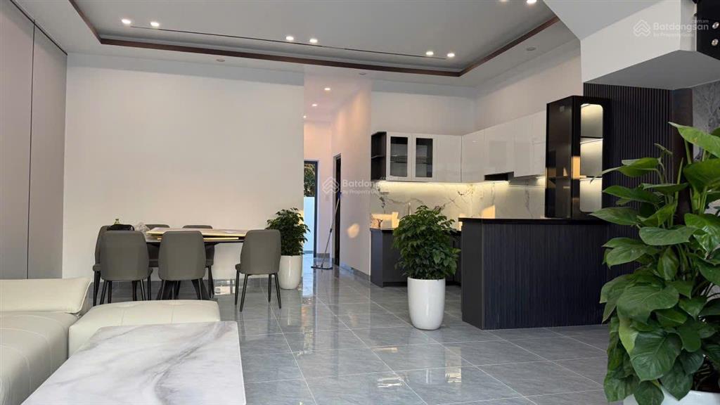 Bán nhà mới 2 tầng tt thị trấn diên khánh thiết kế hiện đại, ô tô đậu trong sân giá tốt chỉ 3,2 tỷ