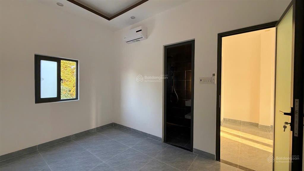 Bán nhà mới 2 tầng tt thị trấn diên khánh thiết kế hiện đại, ô tô đậu trong sân giá tốt chỉ 3,2 tỷ