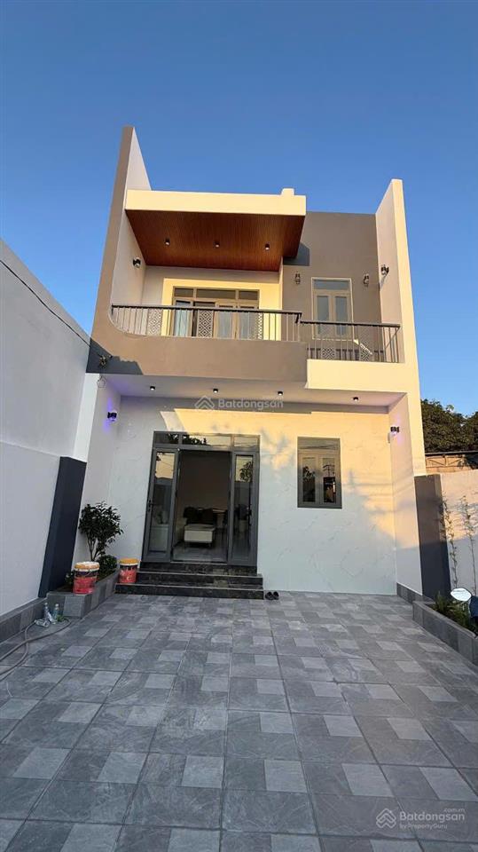 Bán nhà mới 2 tầng tt thị trấn diên khánh thiết kế hiện đại, ô tô đậu trong sân giá tốt chỉ 3,2 tỷ