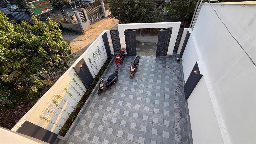 Bán nhà mới 2 tầng tt thị trấn diên khánh thiết kế hiện đại, ô tô đậu trong sân giá tốt chỉ 3,2 tỷ