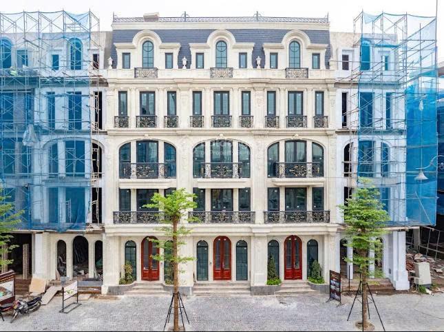 Gia đình bán nhanh căn lk 62,5m2 gần công viên 8.3ha, sát trường học sunshine, giá siêu tốt