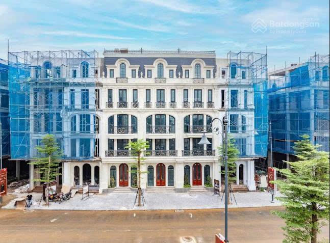 Gia đình bán nhanh căn lk 62,5m2 gần công viên 8.3ha, sát trường học sunshine, giá siêu tốt