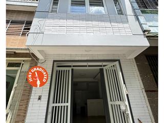 Nhà 1 xẹt hoàng sa tân định, quận 1  nở hậu 5m  3 tầng  2pn 3wc  5 đồng 8  cách mặt tiền 20m