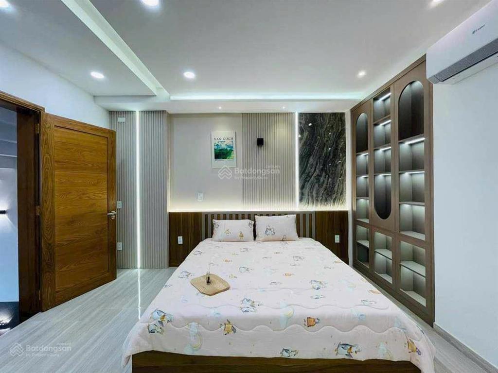 Bán nhà trần quốc hoàn, 2 ô tô tránh, kinh doanh, ở ngay, gara, văn phòng, 63m2*6t* mt 6m* 17.5 tỷ
