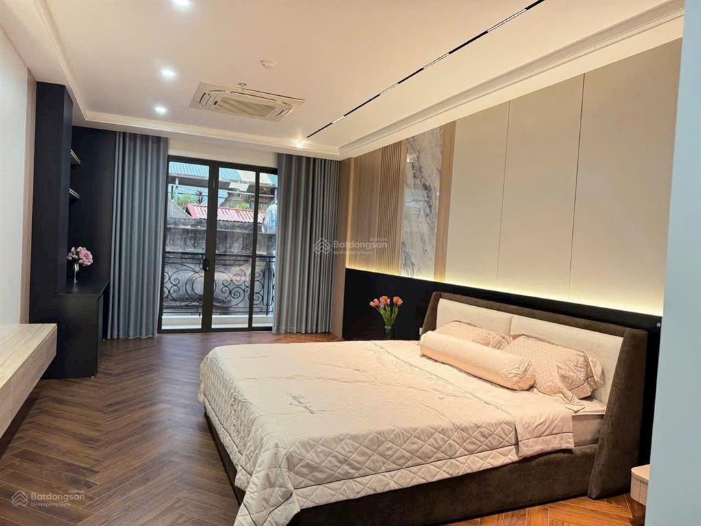 Bán nhà hoàng quốc việt, ô tô tránh, kinh doanh, văn phòng, dòng tiền, ô chờ thang máy, 65m*6t