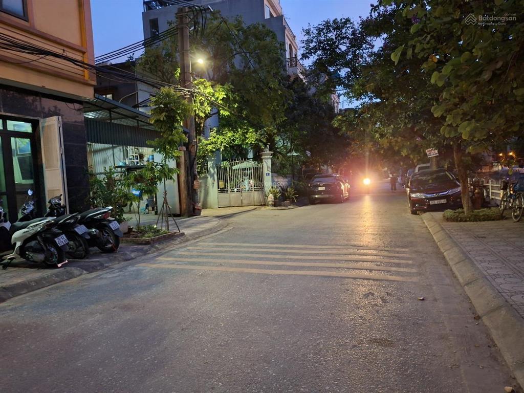 Bán đất hồ ao lão gia thượng ngọc thụy, mt 5.5m, thửa a4, 7 chỗ thông, cạnh khai sơn, chợ, trường