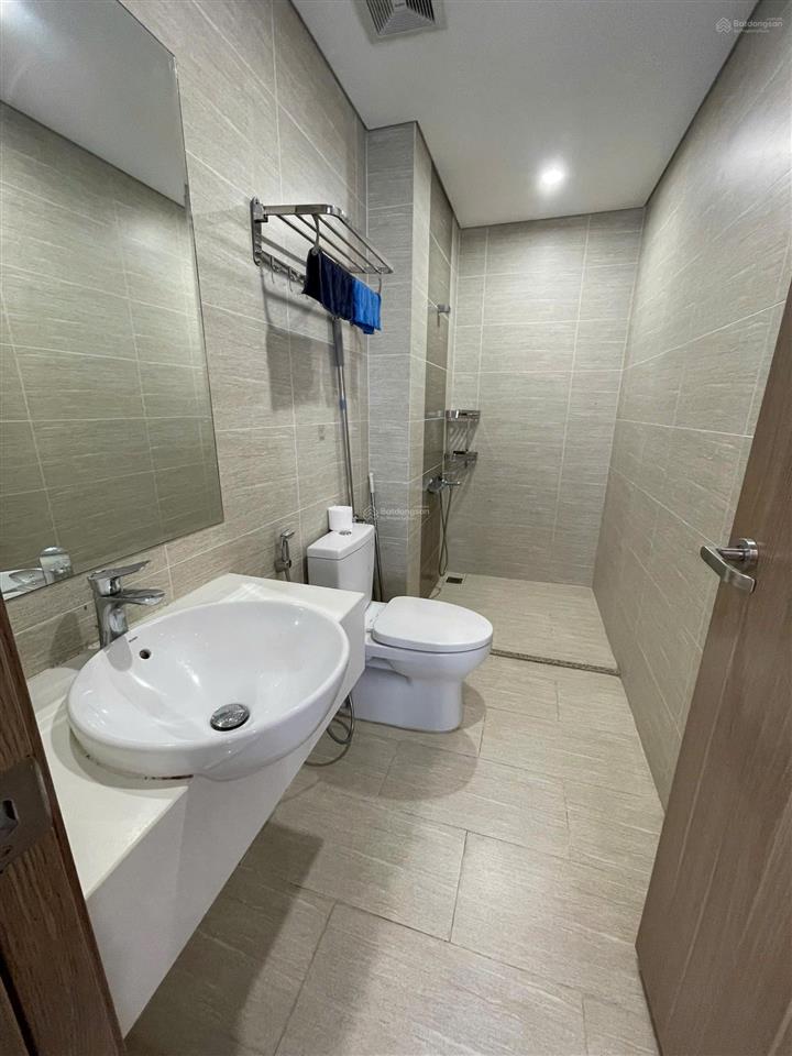 Chính chủ cho thuê căn hộ 2 ngủ + 1  64m2 tầng 24 full nội thất  vinhomes smart city