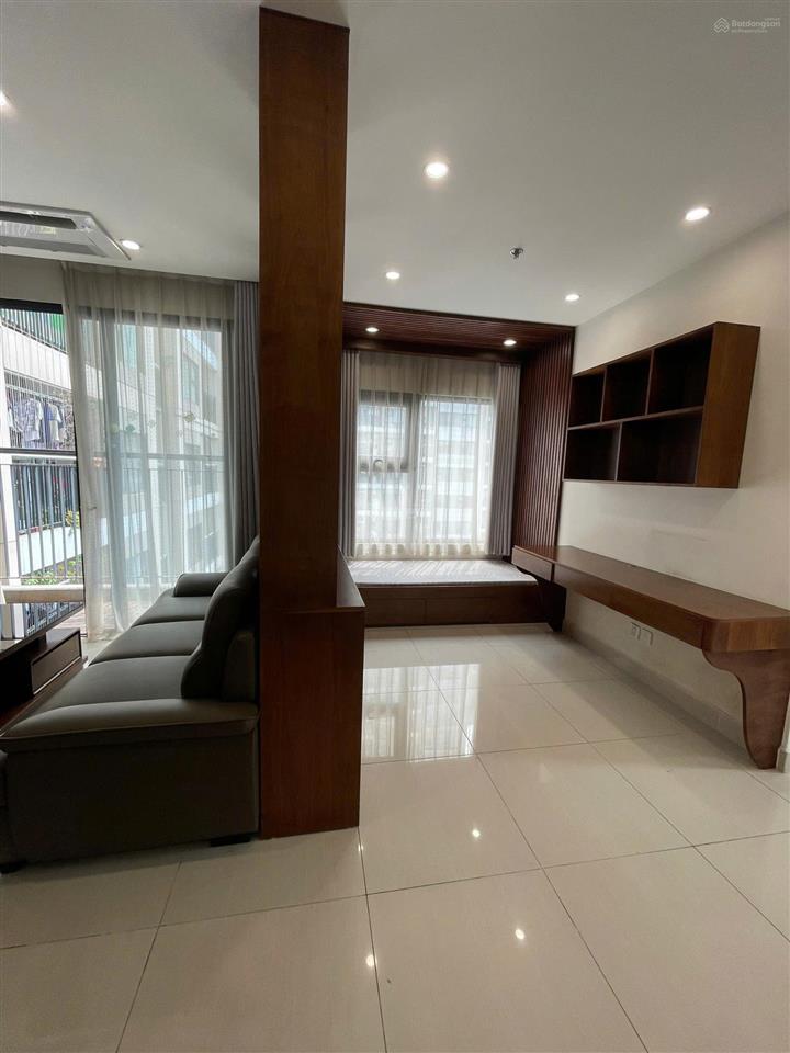 Chính chủ cho thuê căn hộ 2 ngủ + 1  64m2 tầng 24 full nội thất  vinhomes smart city