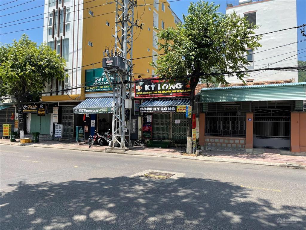 Cho thuê nhà góc 2 mặt tiền điện biên phủ, cách biển 300m