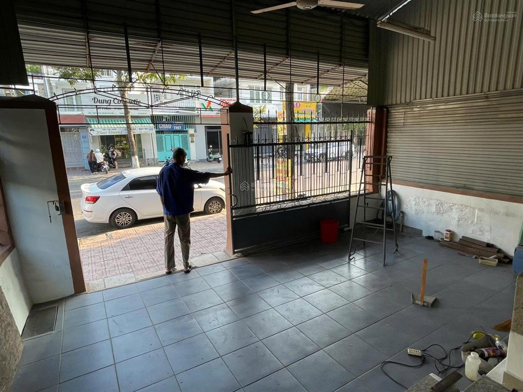 Cho thuê nhà góc 2 mặt tiền điện biên phủ, cách biển 300m