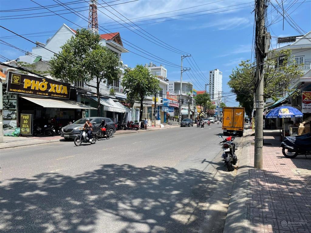 Cho thuê nhà góc 2 mặt tiền điện biên phủ, cách biển 300m