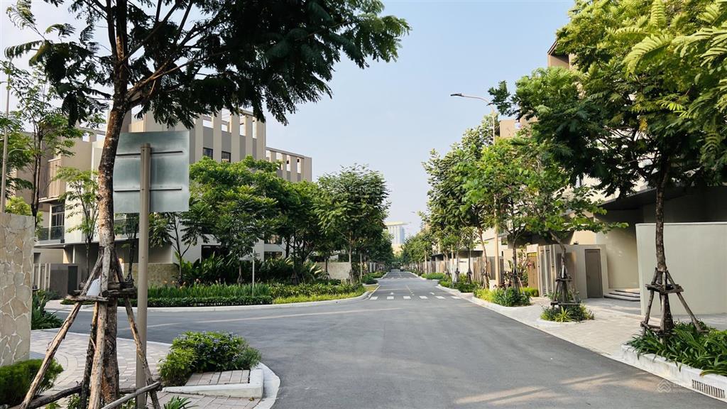 15,9 tỷ  giá tốt the orchard.  em điền 0937 002 ***