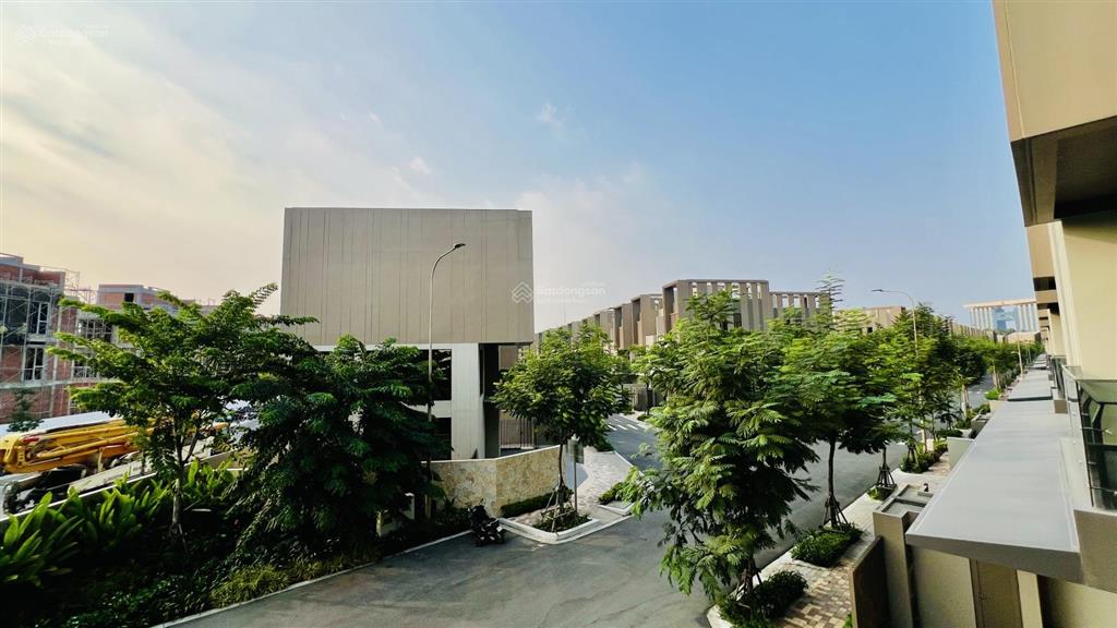 15,9 tỷ  giá tốt the orchard.  em điền 0937 002 ***