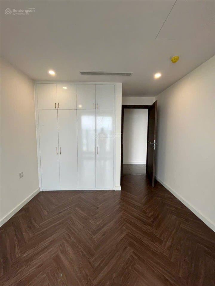 Cho thuê căn hộ noble crystal  sunshine diamond cũ  2pn2wc 130m²  ntcb  15 triệu free pql