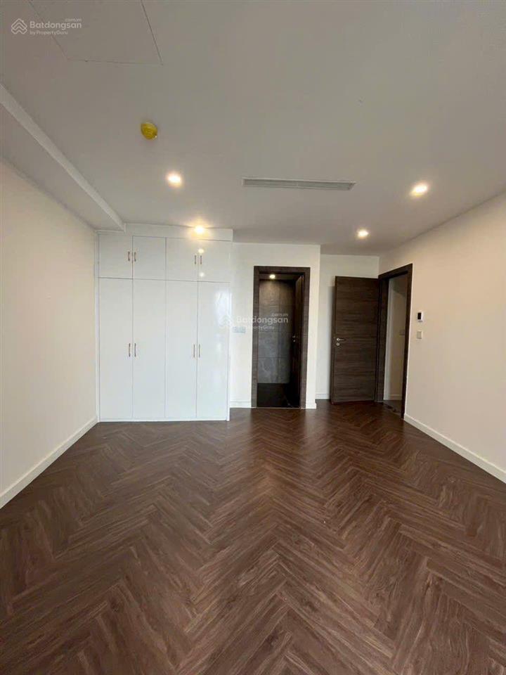Cho thuê căn hộ noble crystal  sunshine diamond cũ  2pn2wc 130m²  ntcb  15 triệu free pql