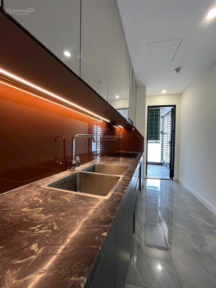 Cho thuê căn hộ noble crystal  sunshine diamond cũ  2pn2wc 130m²  ntcb  15 triệu free pql
