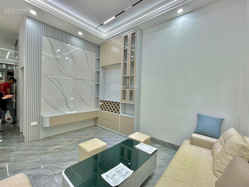 Hiếm  bán nhà phân lô đường láng  gần giao thông vận tải  43m  5 tầng  ô tô  thang máy