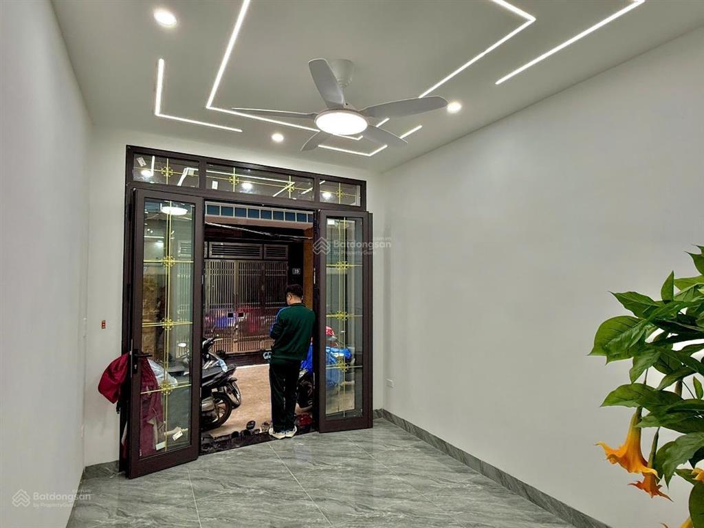 Hiếm  bán nhà phân lô đường láng  gần giao thông vận tải  43m  5 tầng  ô tô  thang máy