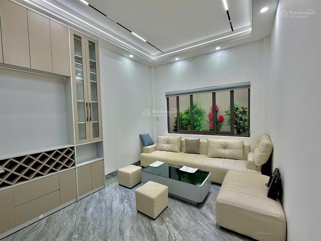 Hiếm  bán nhà phân lô đường láng  gần giao thông vận tải  43m  5 tầng  ô tô  thang máy