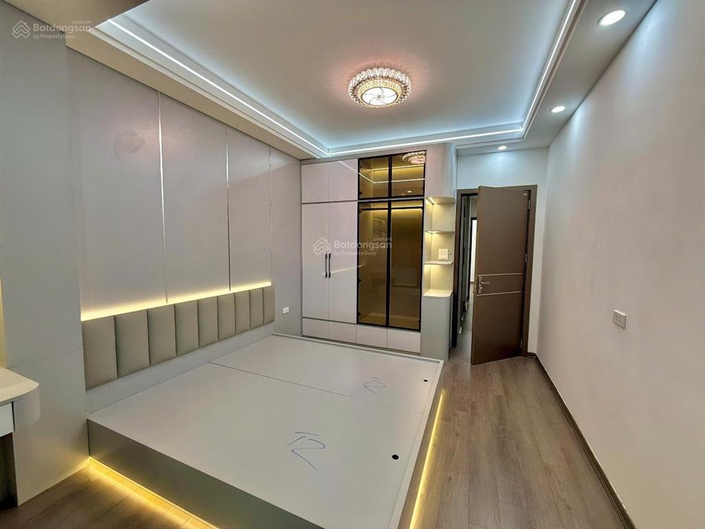 Hiếm  bán nhà phân lô đường láng  gần giao thông vận tải  43m  5 tầng  ô tô  thang máy