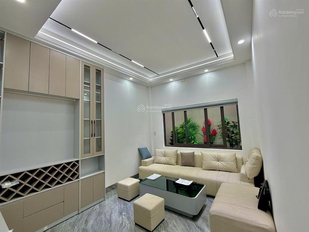 Hiếm  bán nhà phân lô đường láng  gần giao thông vận tải  43m  5 tầng  ô tô  thang máy