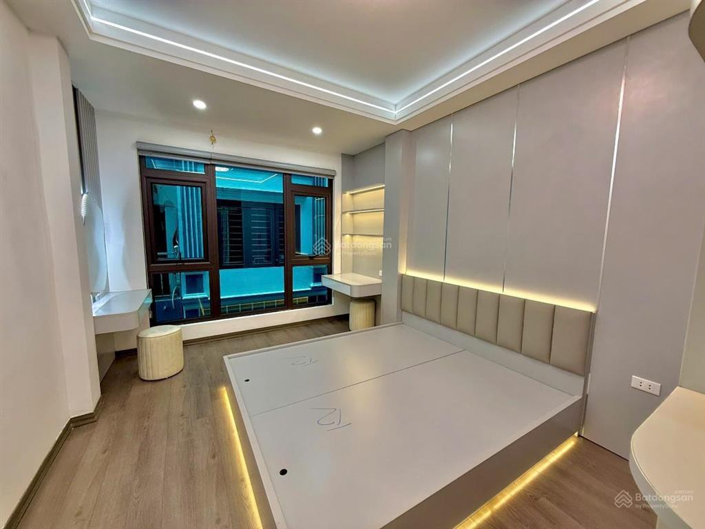Hiếm  bán nhà phân lô đường láng  gần giao thông vận tải  43m  5 tầng  ô tô  thang máy