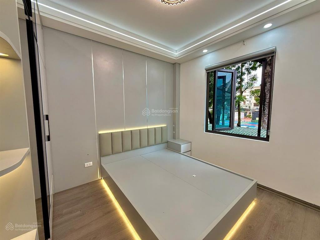 Hiếm  bán nhà phân lô đường láng  gần giao thông vận tải  43m  5 tầng  ô tô  thang máy