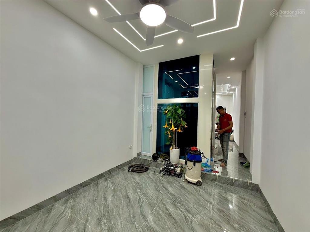 Hiếm  bán nhà phân lô đường láng  gần giao thông vận tải  43m  5 tầng  ô tô  thang máy