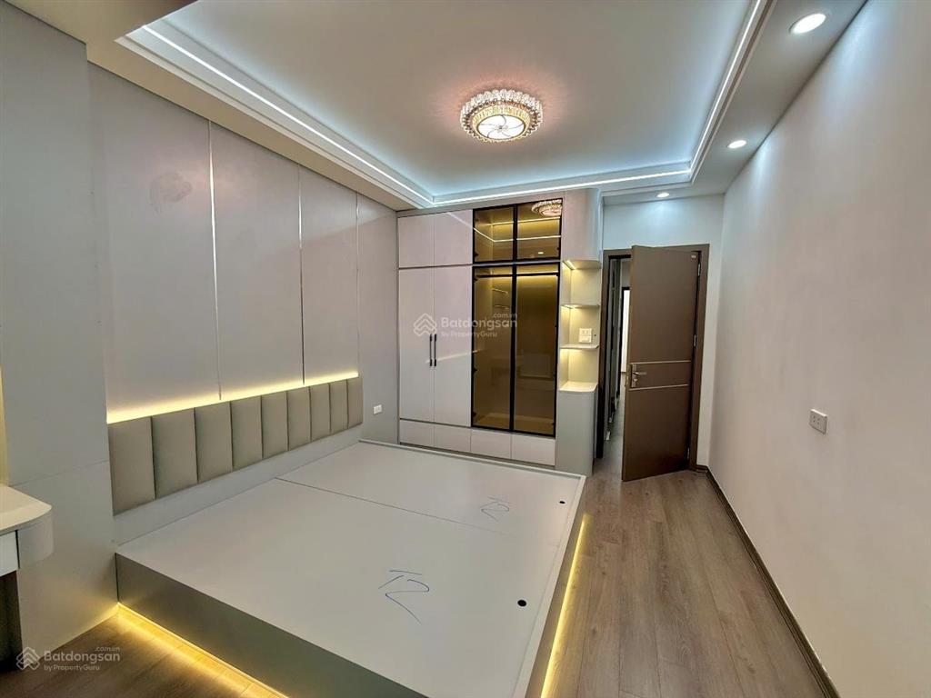 Hiếm  bán nhà phân lô đường láng  gần giao thông vận tải  43m  5 tầng  ô tô  thang máy