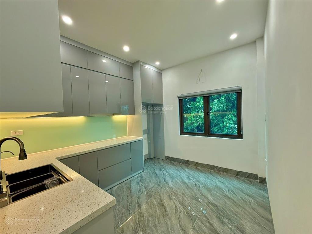 Hiếm  bán nhà phân lô đường láng  gần giao thông vận tải  43m  5 tầng  ô tô  thang máy