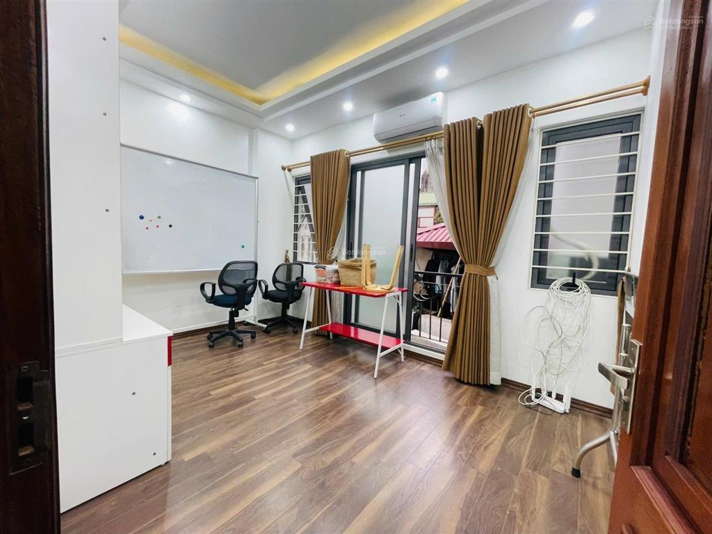 Cho thuê nhà nguyên căn phố kim mã  ba đình  hà nội