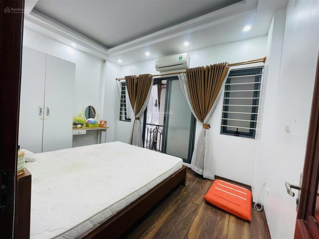 Cho thuê nhà nguyên căn phố kim mã  ba đình  hà nội