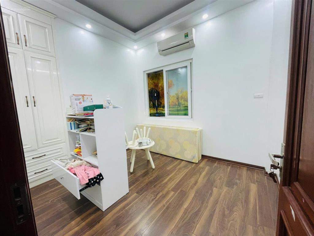 Cho thuê nhà nguyên căn phố kim mã  ba đình  hà nội