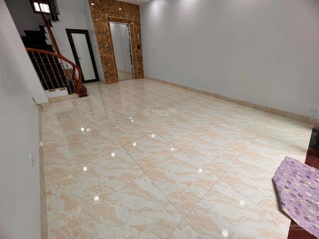 Hiếm  chỉ 10,6 tỷ  nhà đẹp  thang máy  gần phố  võ chí công  gần hoàng quốc việt  cầu giấy