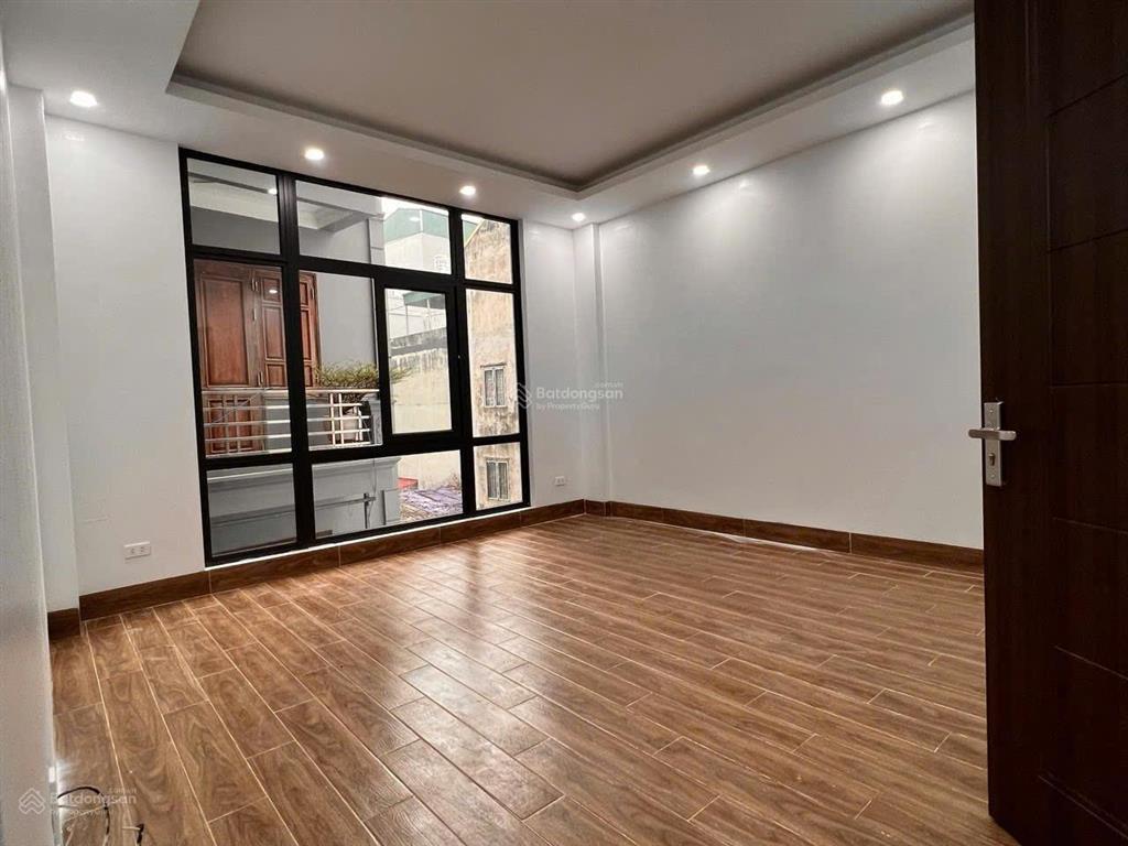 Hiếm  chỉ 10,6 tỷ  nhà đẹp  thang máy  gần phố  võ chí công  gần hoàng quốc việt  cầu giấy