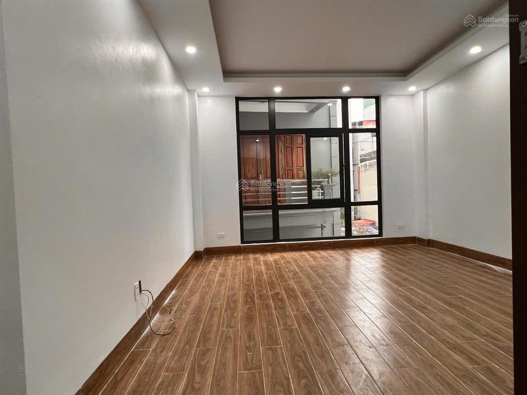 Hiếm  chỉ 10,6 tỷ  nhà đẹp  thang máy  gần phố  võ chí công  gần hoàng quốc việt  cầu giấy