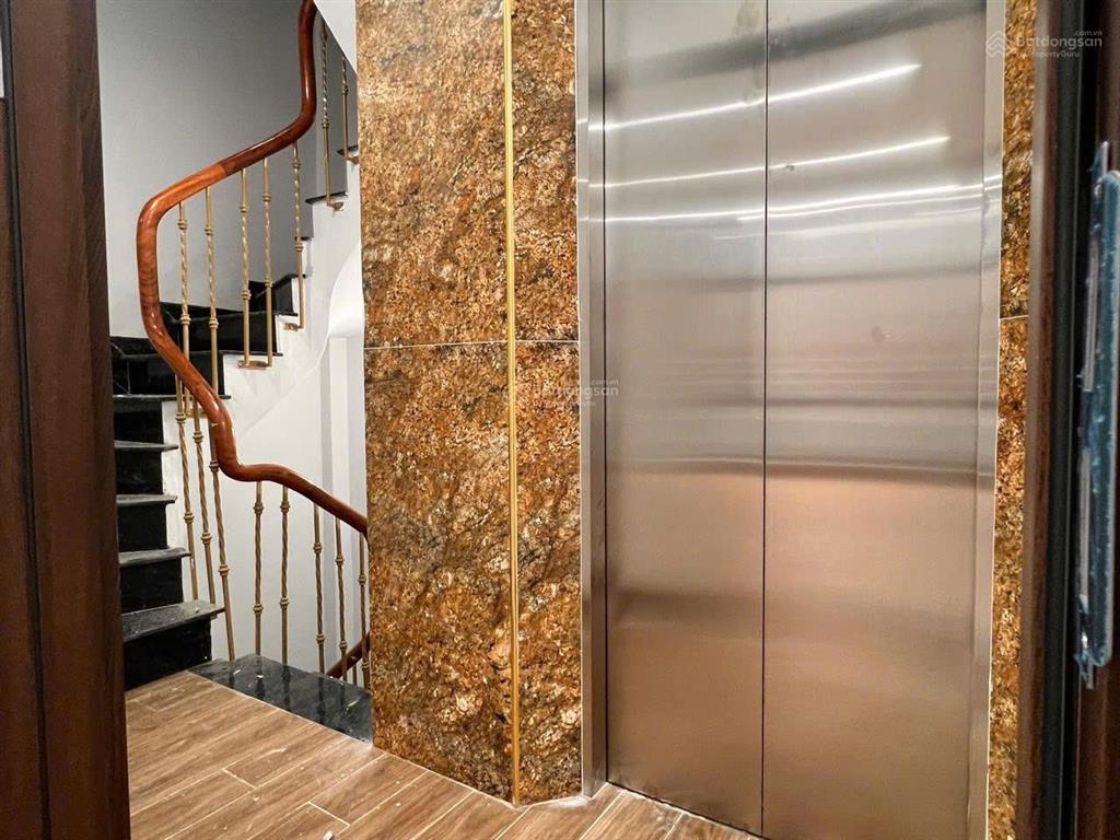 Hiếm  chỉ 10,6 tỷ  nhà đẹp  thang máy  gần phố  võ chí công  gần hoàng quốc việt  cầu giấy