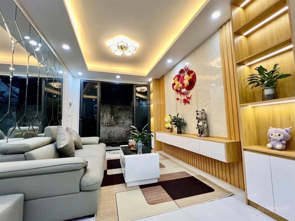 Chỉ 15,8 tỷ  45m  6 tầng  thang máy  ô tô cách 30m  nhà phố láng  đống đa  hà nội
