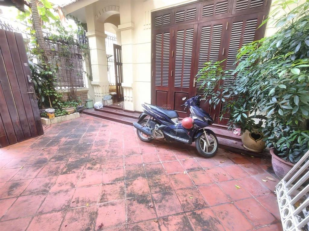 Cho thuê nhà nguyên căn phố linh lang  kim mã thượng  ba đình  140m  4 tầng  mt 12m 