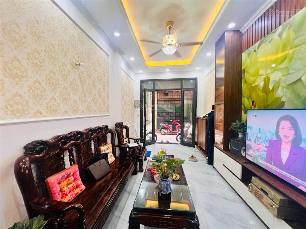 Nhà đẹp  thuỵ khuê  thang máy  45m  5 tầng  mt 3,7m  chỉ 15,8 tỷ