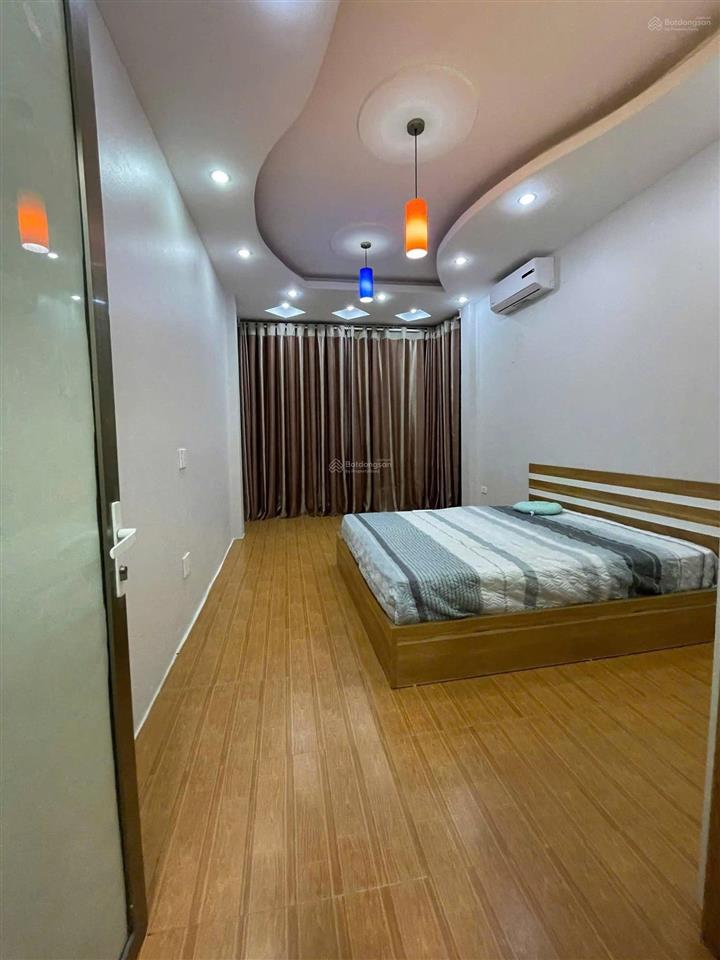 Cho thuê nhà nguyên căn ngõ 463 đội cấn  gần cây xăng đội cấn