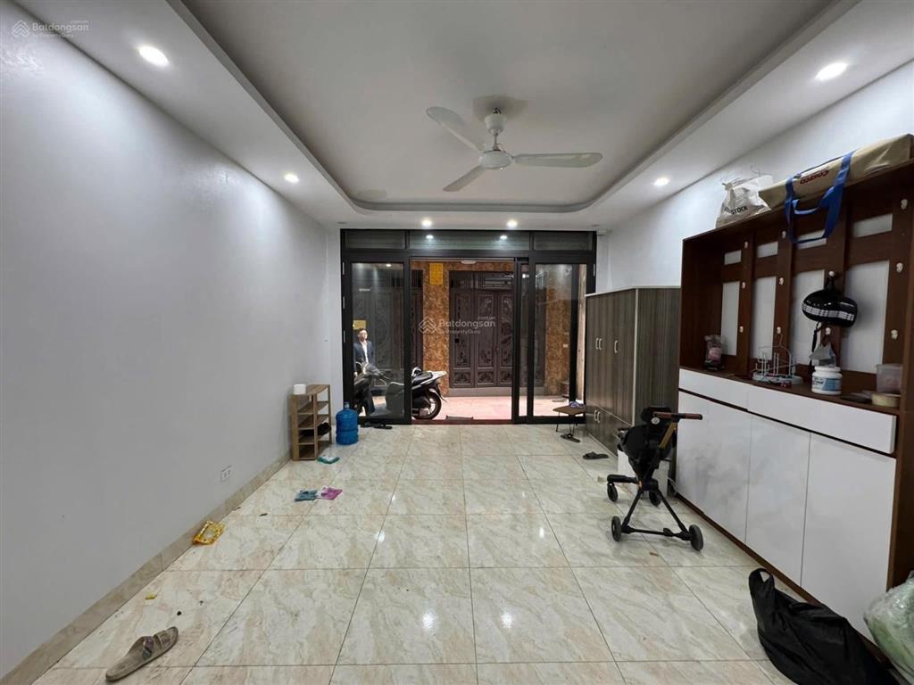 Chỉ 10,4 tỷ  nhà đẹp  thang máy  cách phố 30m  6 tầng  full đồ  võ chí công  hoàng quốc việt