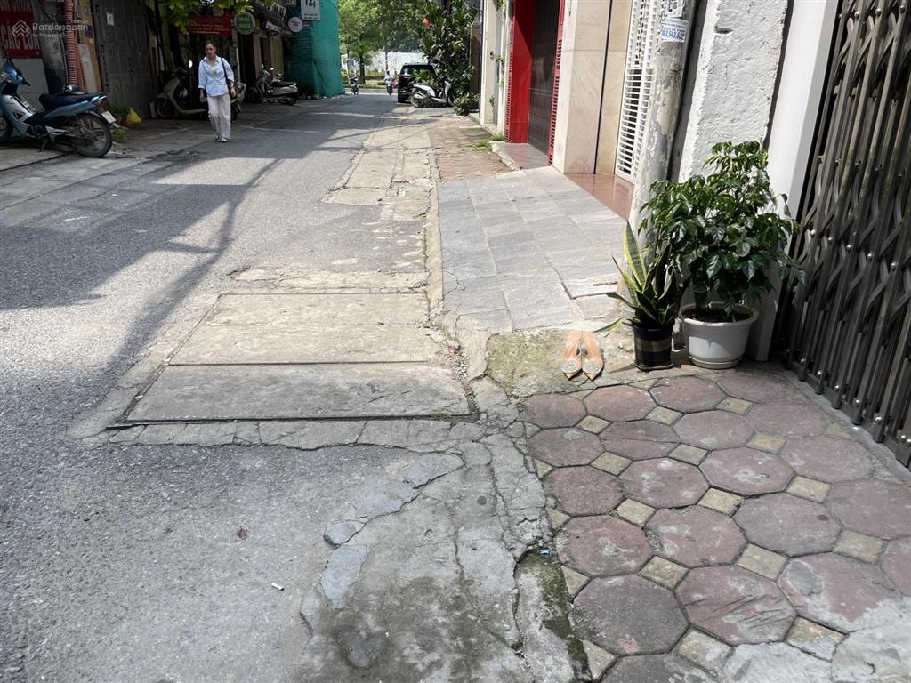 Hiếm  bán đất phố hoàng quốc việt  cầu giấy  52m  mt 4,1m  2 thoáng  ô tô  ngõ thông  kd