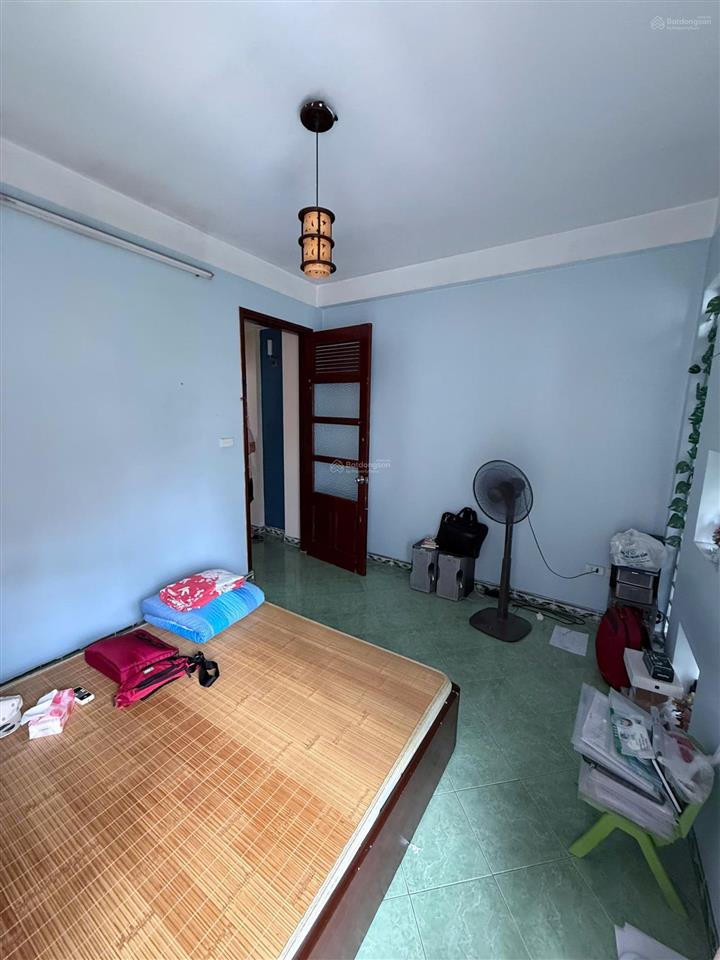 Hiếm  nhà đẹp dân xây  lô góc  40m  4 tầng  mt 4m  ngõ 132 cầu giấy chỉ 9,8 tỷ